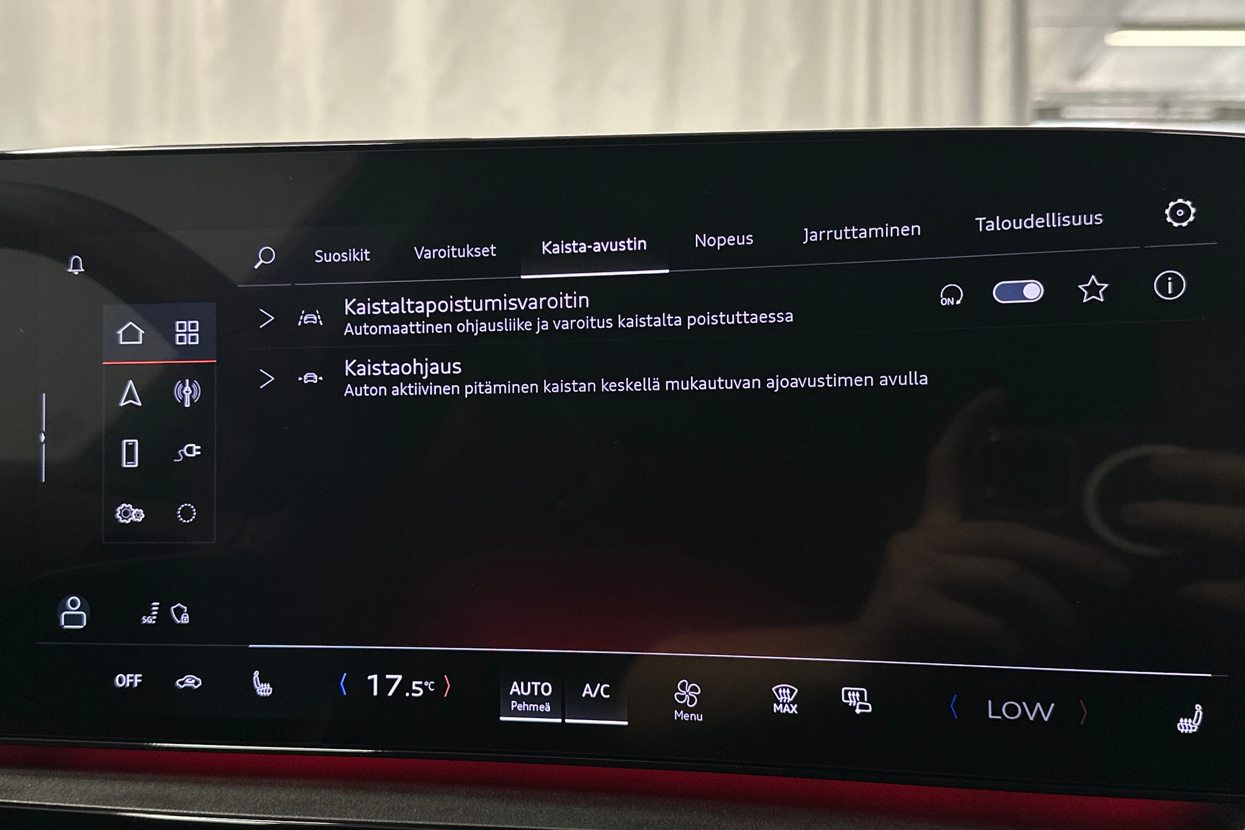 punainen Audi SQ6 e-tron 2025 kuva 29.