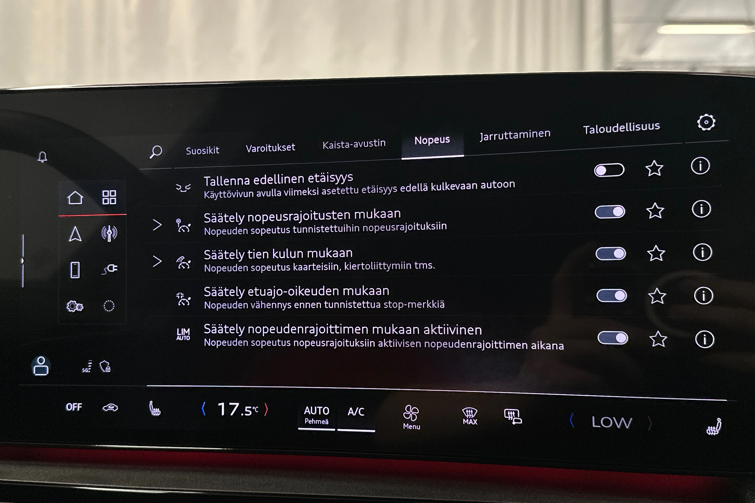 punainen Audi SQ6 e-tron 2025 kuva 30.