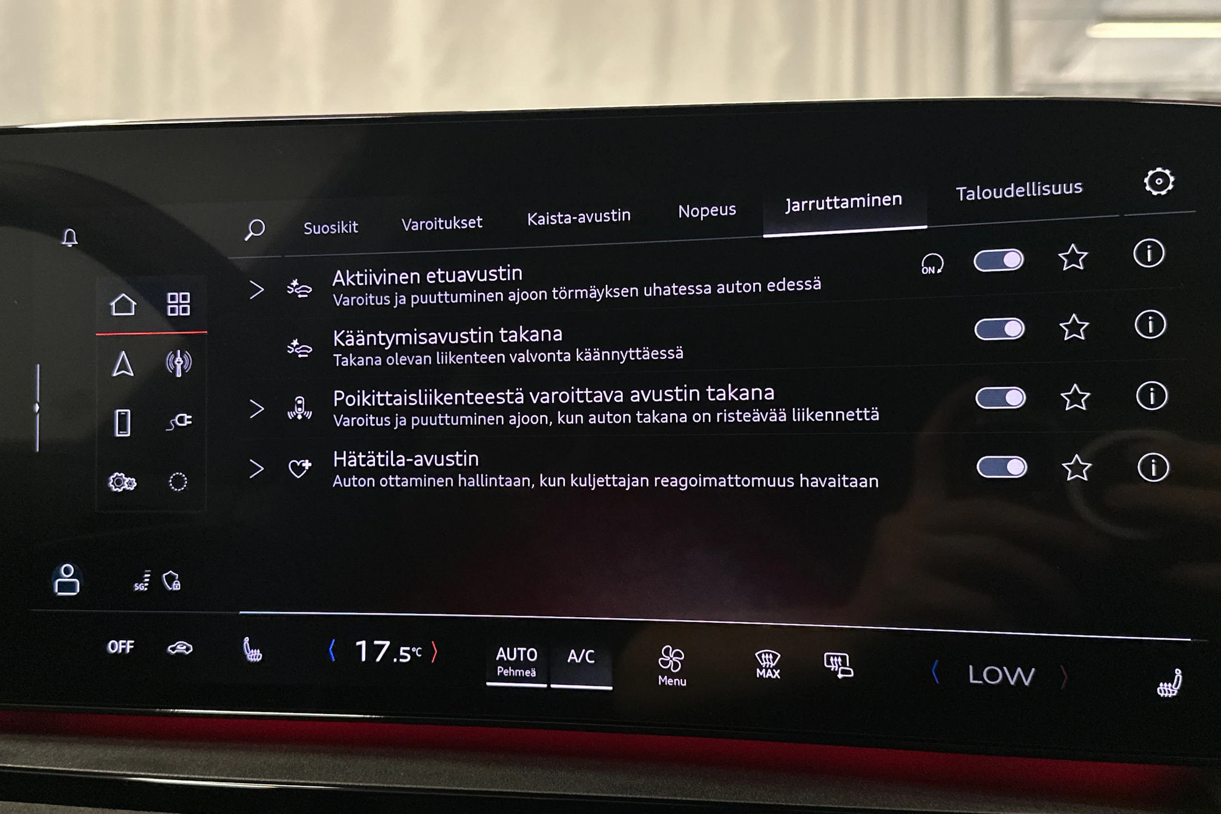 punainen Audi SQ6 e-tron 2025 kuva 31.