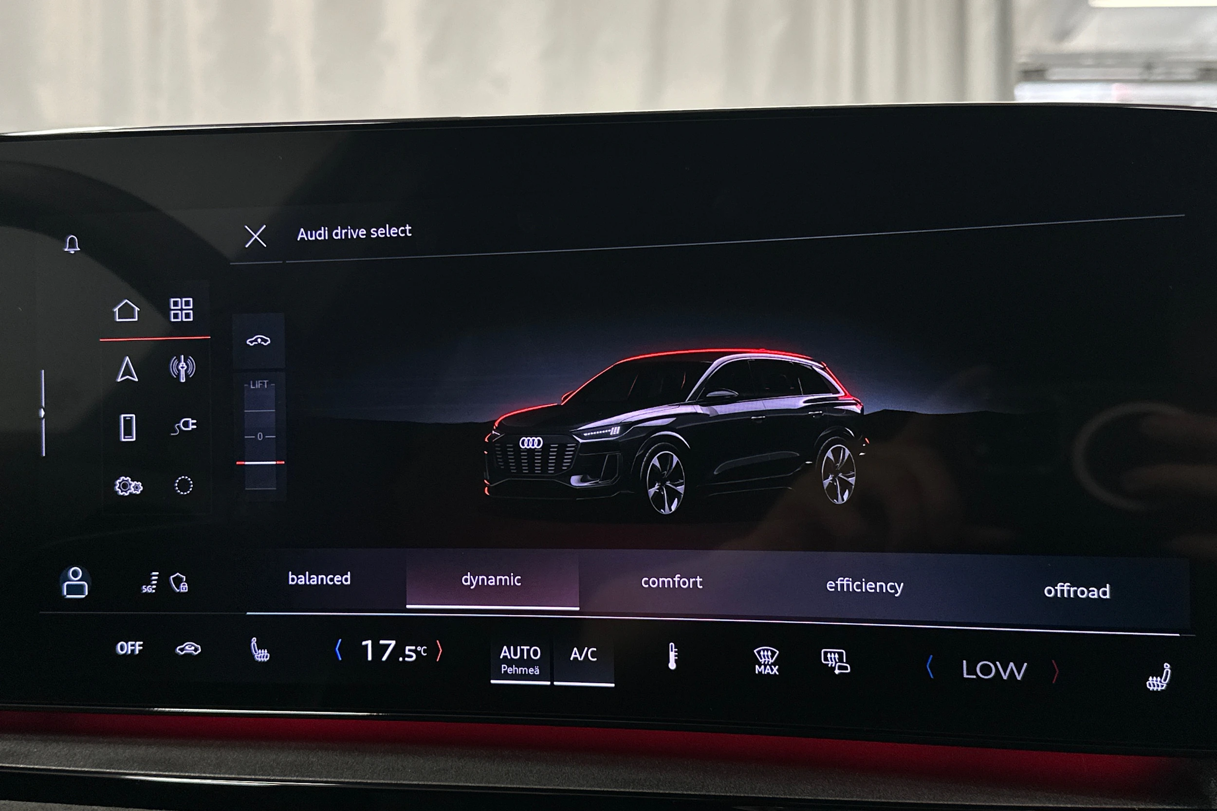 punainen Audi SQ6 e-tron 2025 kuva 34.
