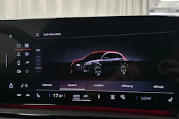 punainen Audi SQ6 e-tron 2025 kuva 34.