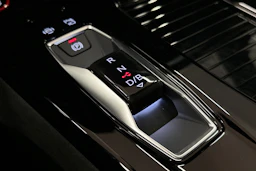 punainen Audi SQ6 e-tron 2025 kuva 35.