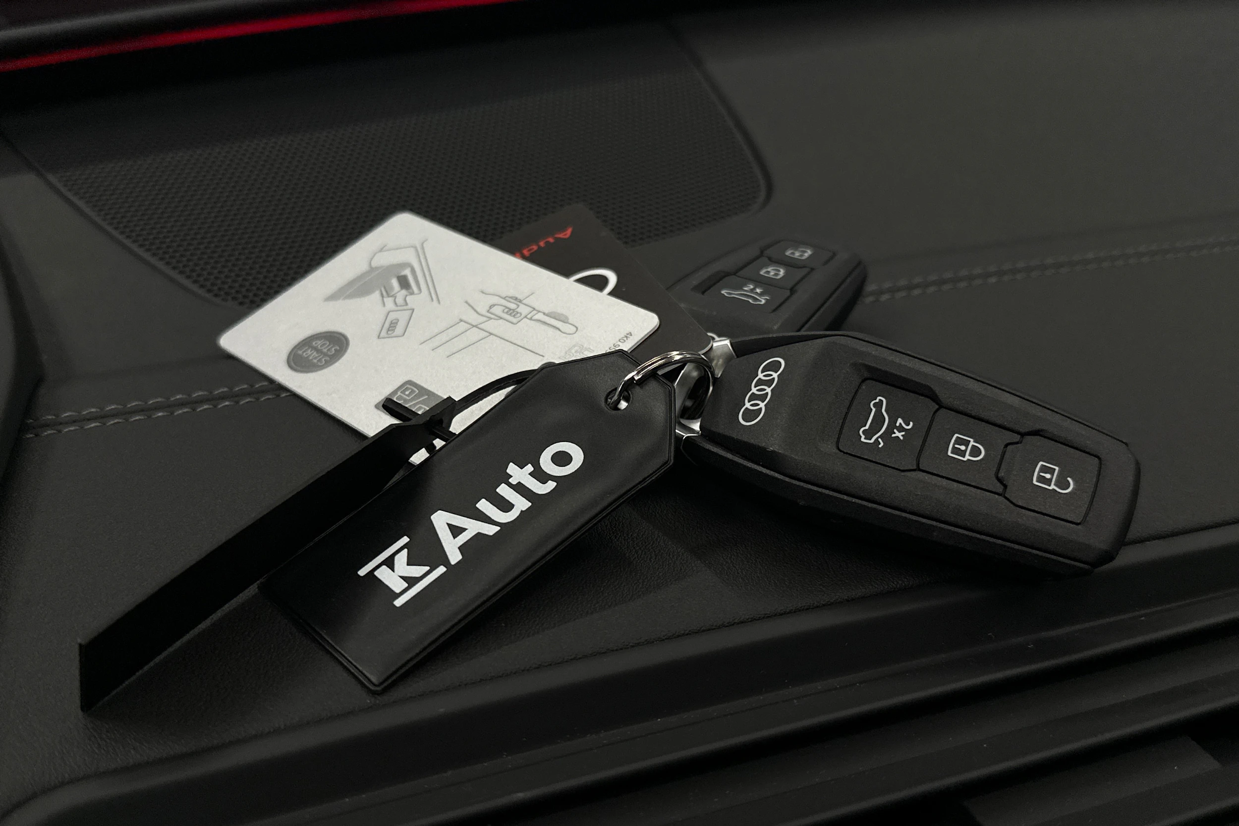 punainen Audi SQ6 e-tron 2025 kuva 37.