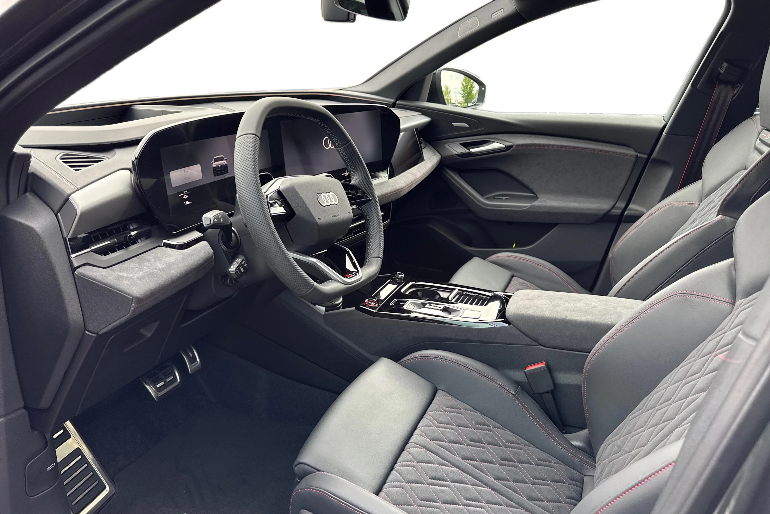 harmaa Audi SQ6 e-tron 2026 kuva 6.