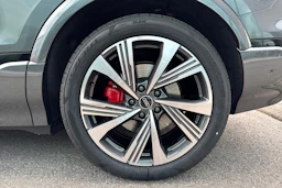 harmaa Audi SQ6 e-tron 2026 kuva 10.