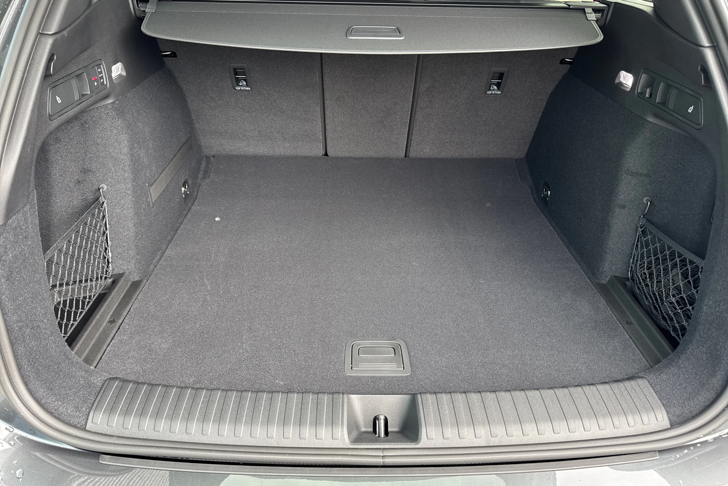 harmaa Audi SQ6 e-tron 2026 kuva 11.