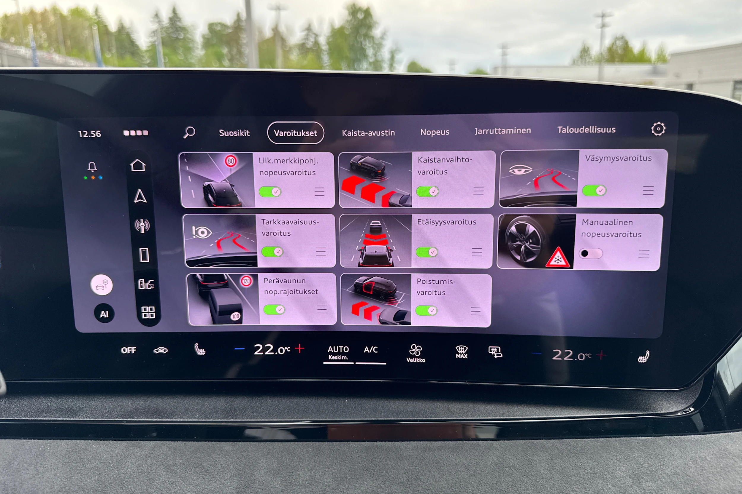 harmaa Audi SQ6 e-tron 2026 kuva 15.