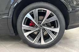 met. musta Audi SQ6 e-tron 2026 kuva 10.