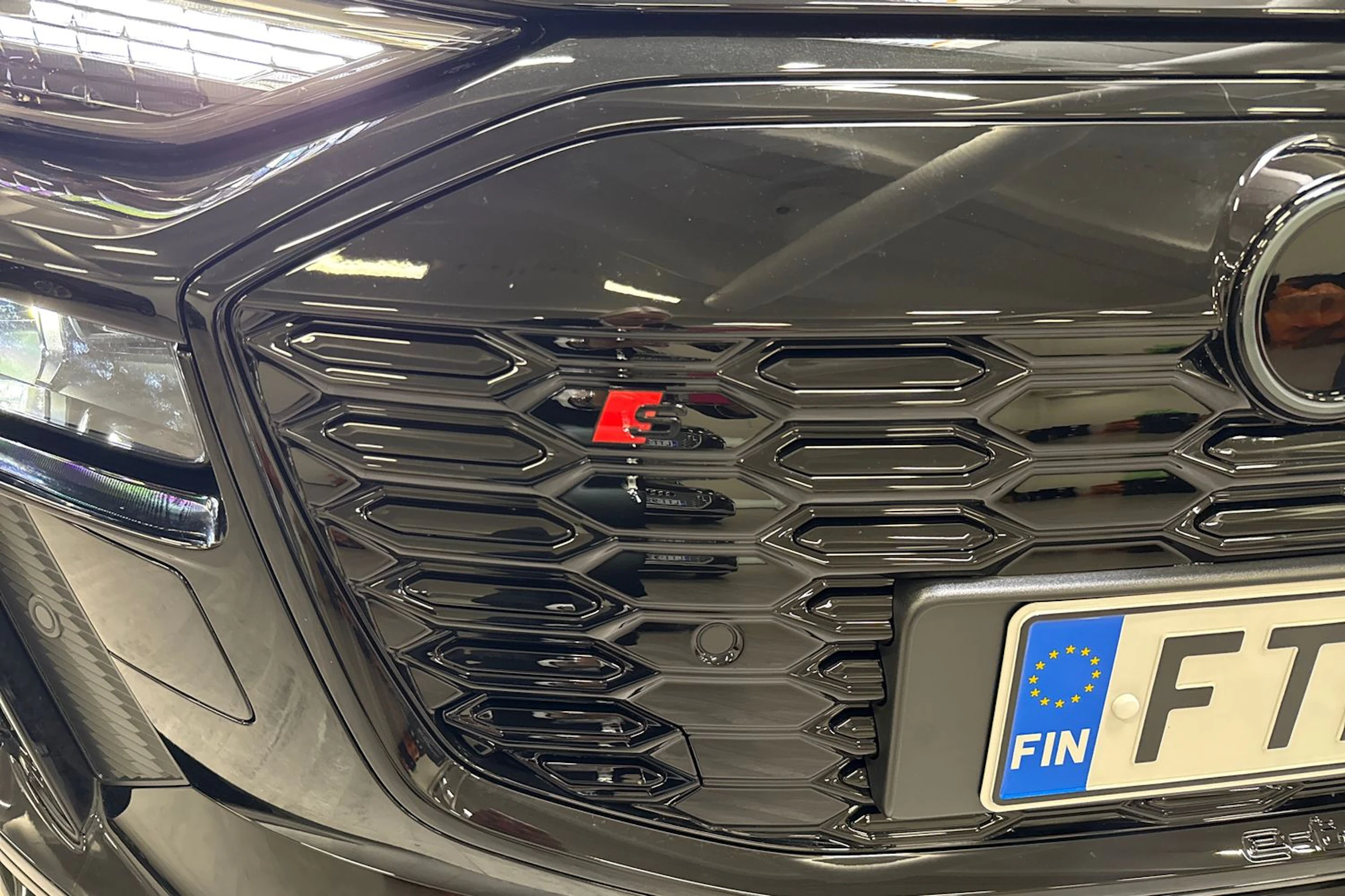 met. musta Audi SQ6 e-tron 2026 kuva 14.