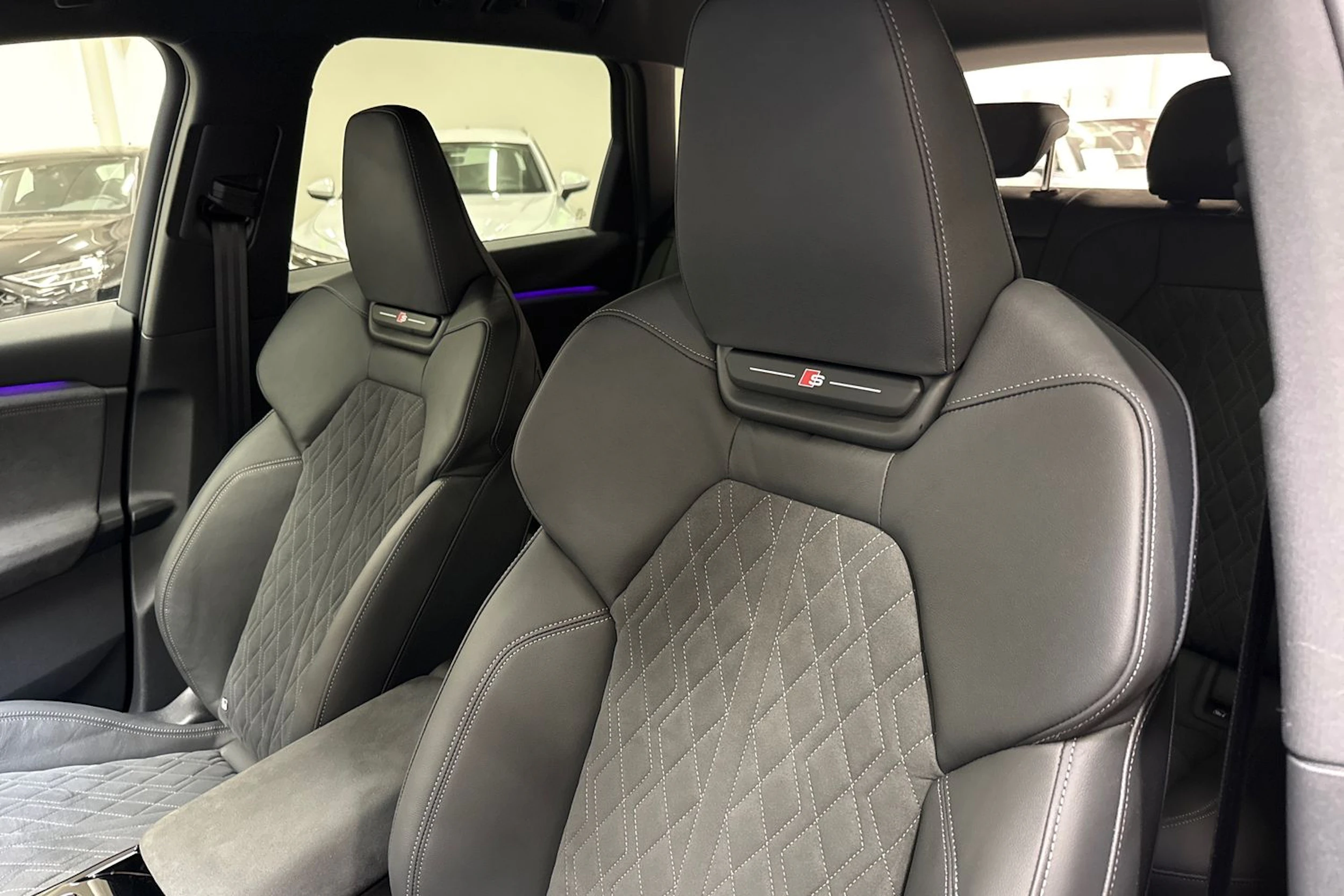 met. musta Audi SQ6 e-tron 2026 kuva 16.