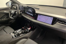 jäätikön valkoinen Audi SQ6 e-tron 2026 kuva 14.