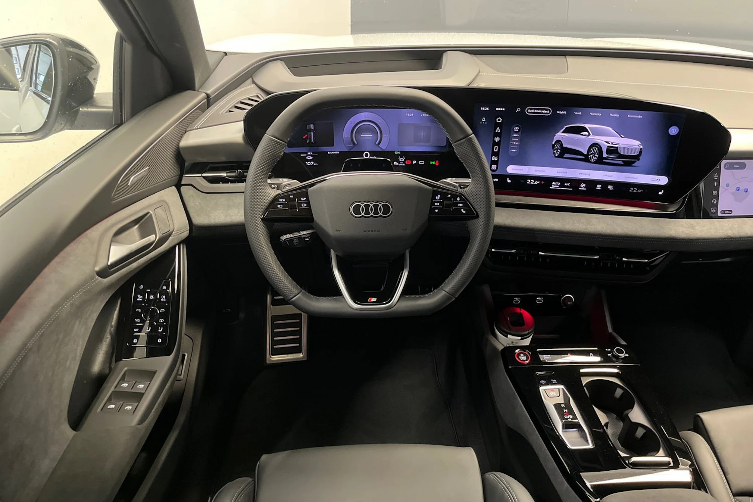 jäätikön valkoinen Audi SQ6 e-tron 2026 kuva 16.