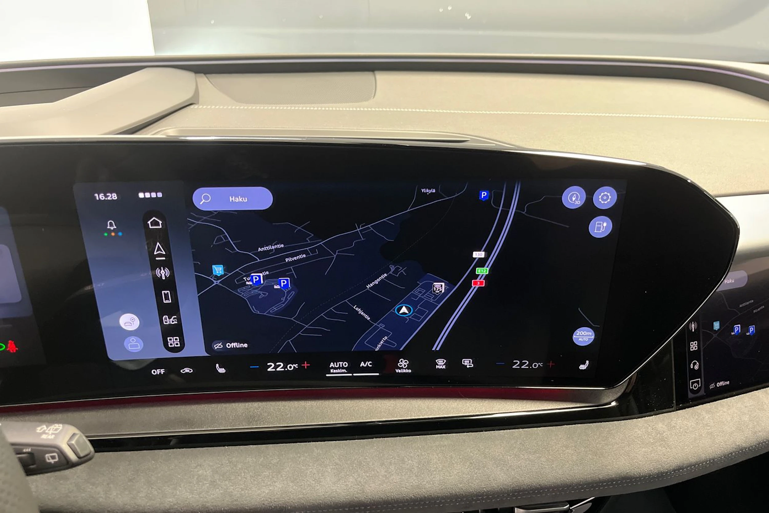 jäätikön valkoinen Audi SQ6 e-tron 2026 kuva 21.