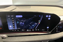 jäätikön valkoinen Audi SQ6 e-tron 2026 kuva 21.