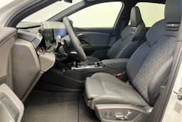 jäätikön valkoinen Audi SQ6 e-tron 2026 kuva 23.