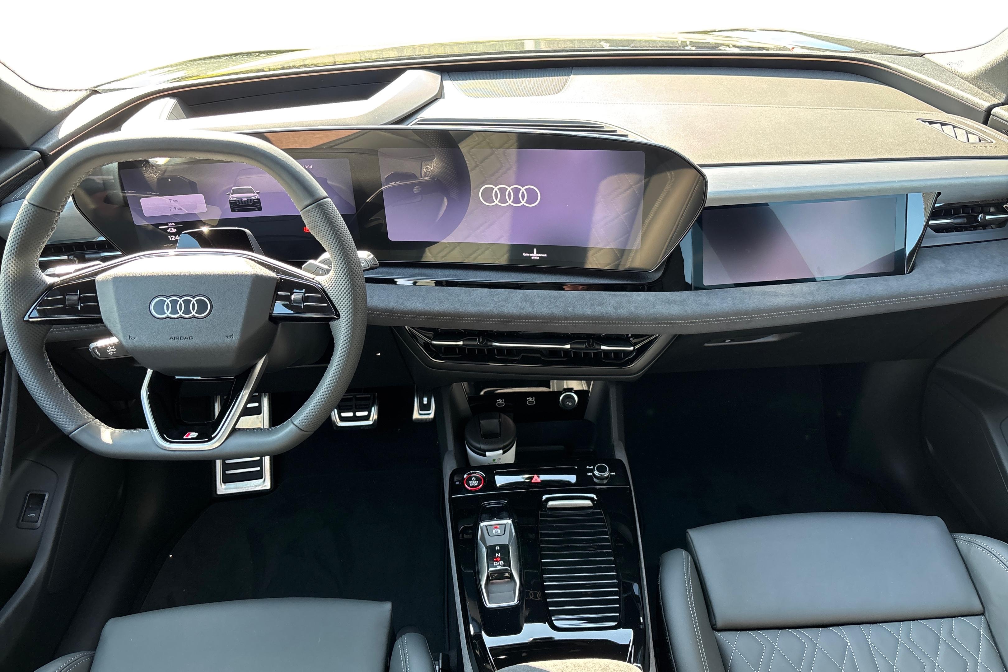 Audi SQ6 e-tron 2026, photo 7/15