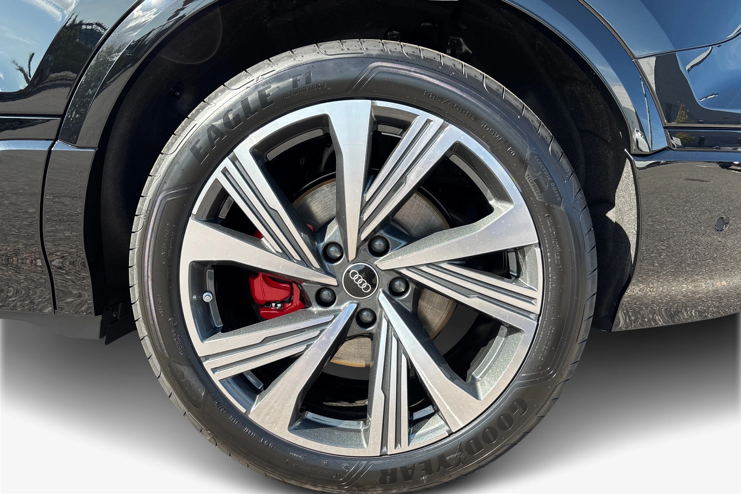 musta Audi SQ6 e-tron 2026 kuva 9.