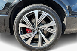 musta Audi SQ6 e-tron 2026 kuva 9.