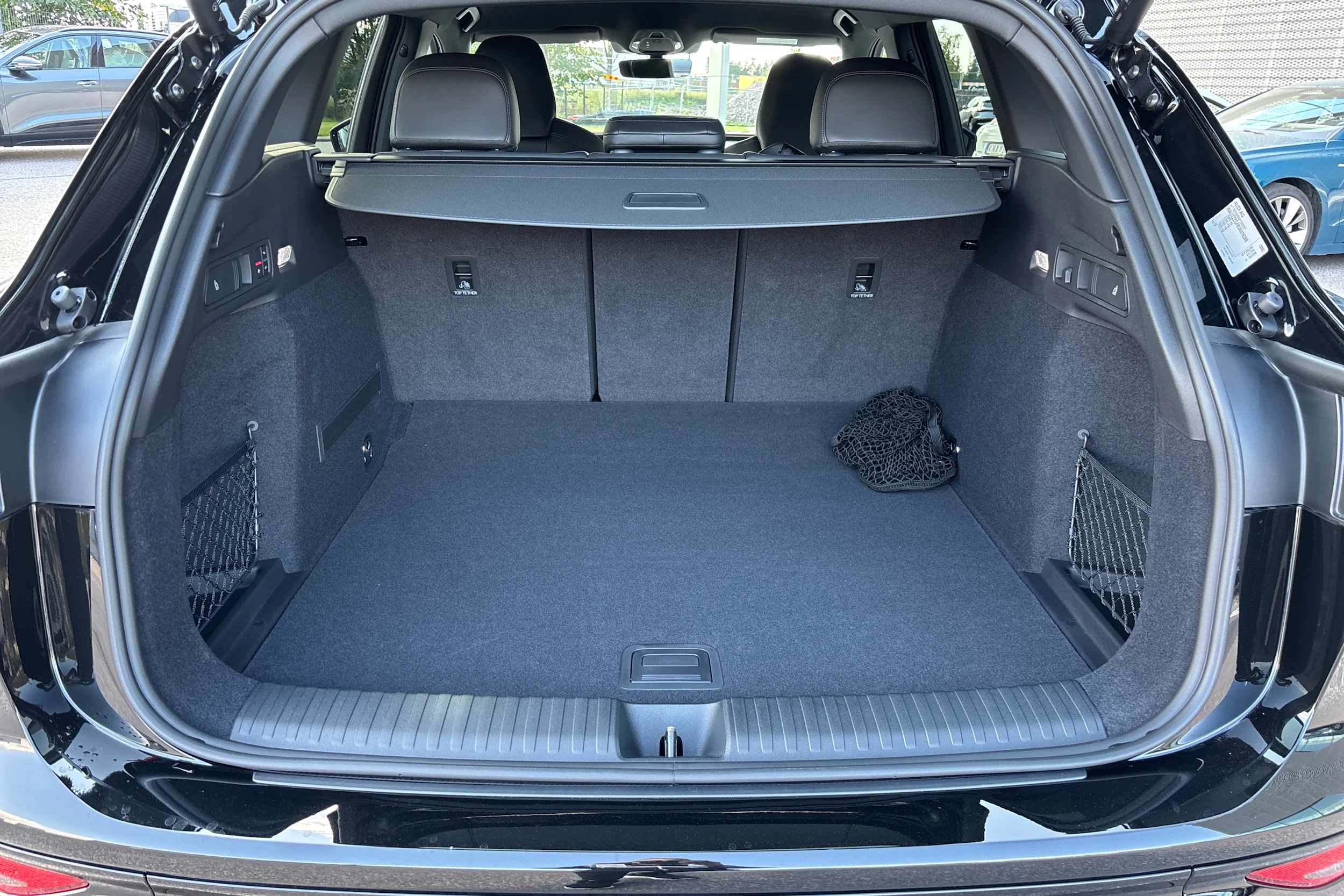 musta Audi SQ6 e-tron 2026 kuva 11.