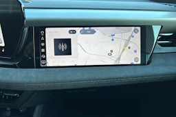musta Audi SQ6 e-tron 2026 kuva 15.
