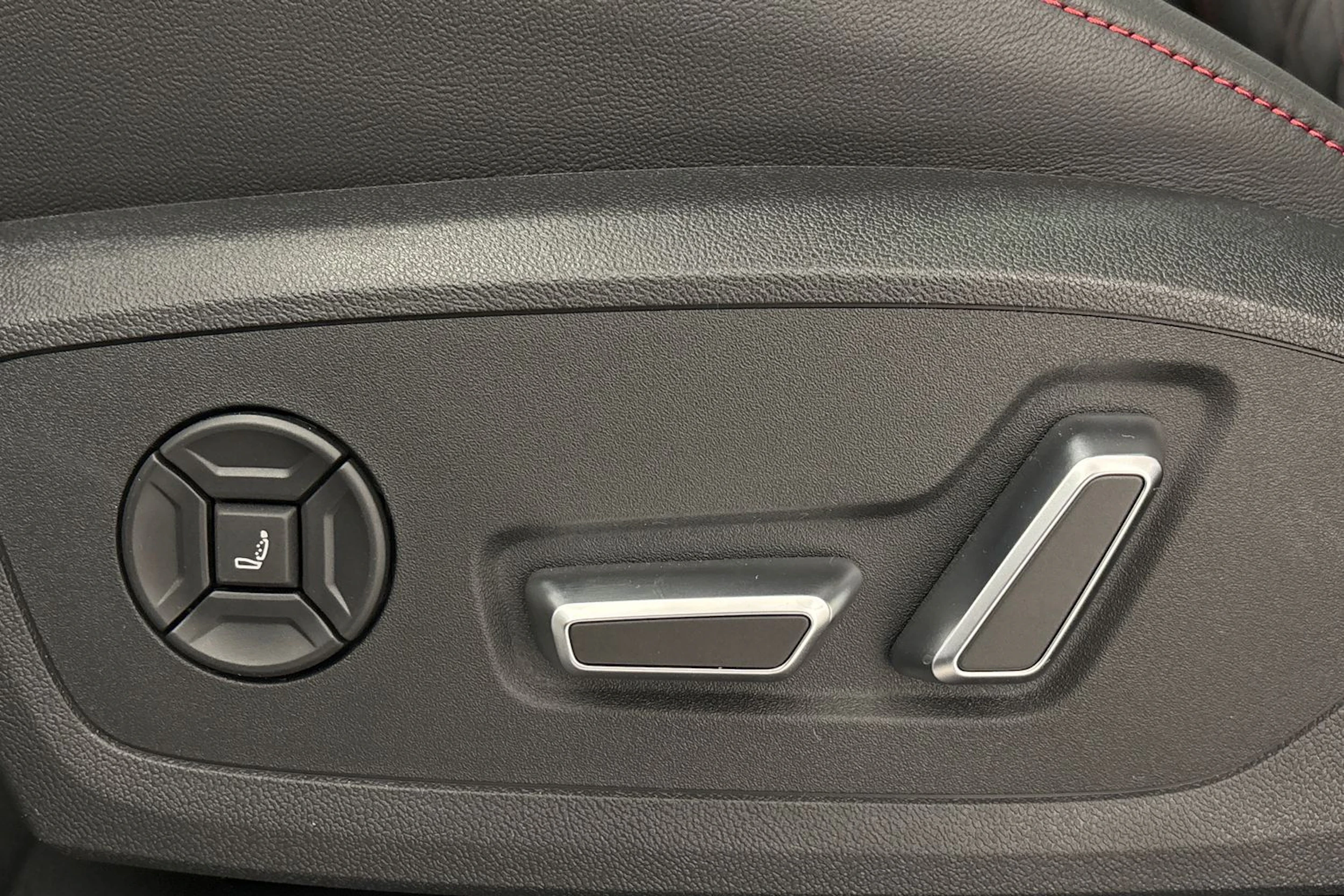 met. valkoinen Audi SQ6 e-tron 2026 kuva 12.