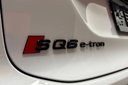 met. valkoinen Audi SQ6 e-tron 2026 kuva 36.