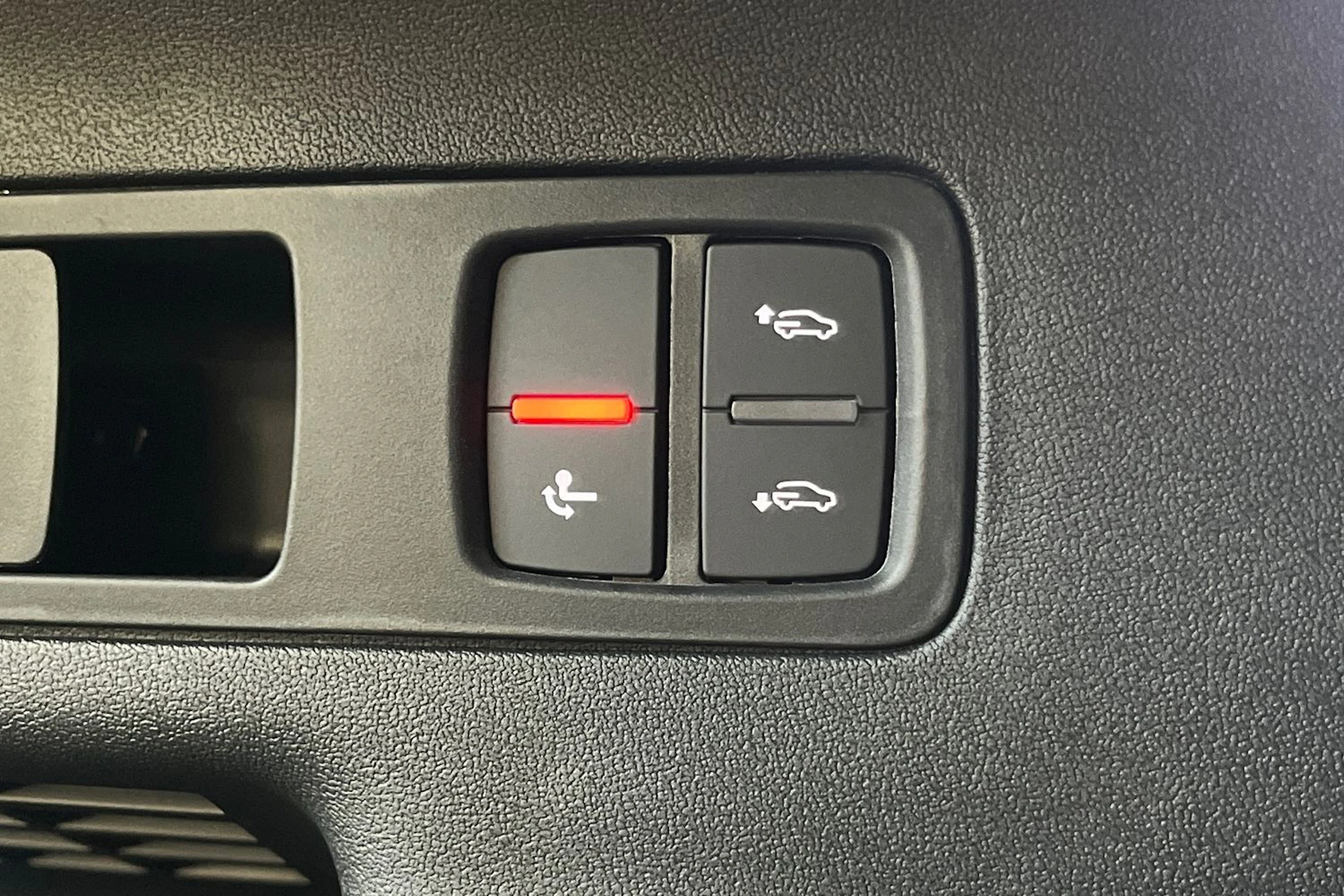 met. musta Audi SQ6 e-tron 2026 kuva 12.