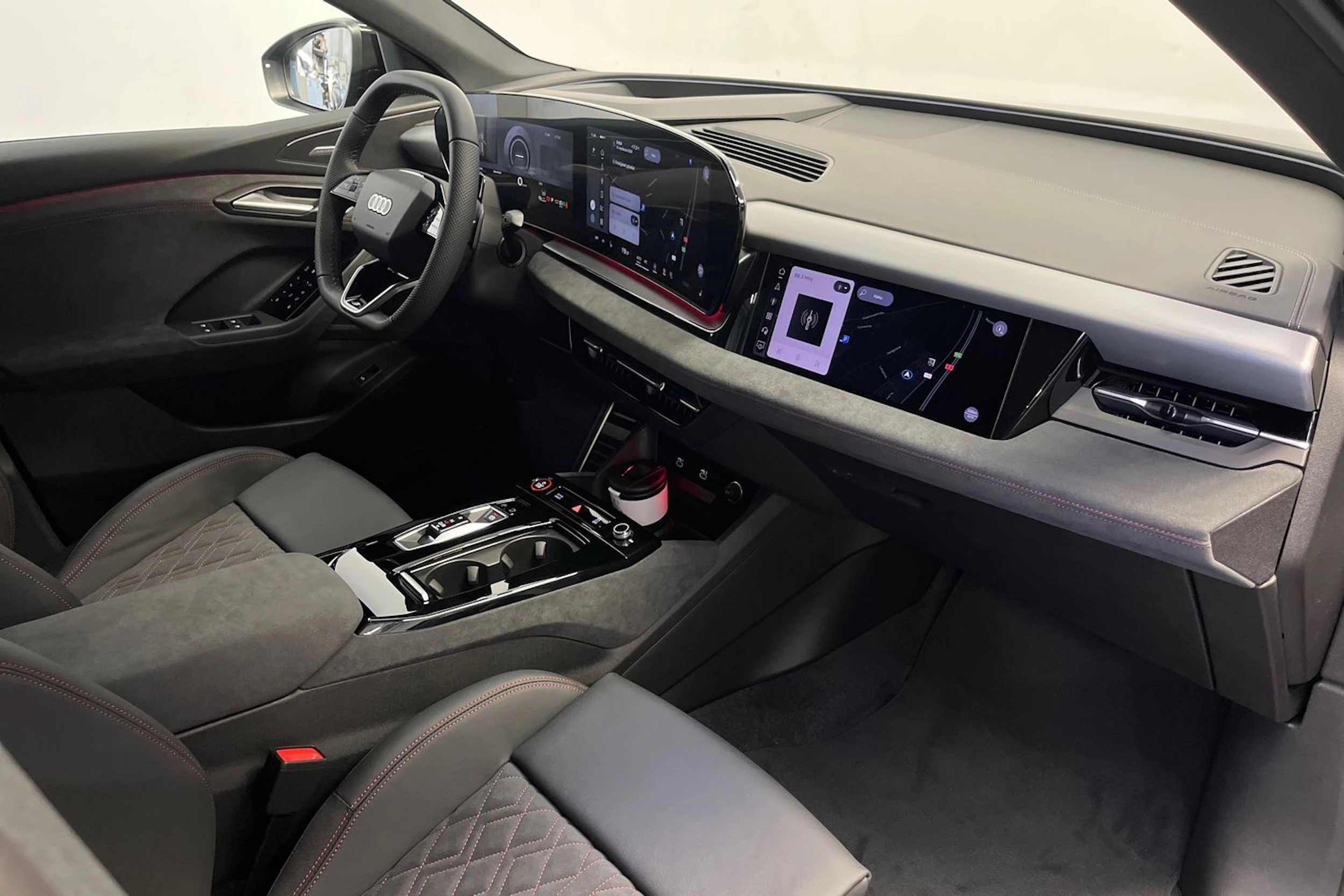 met. musta Audi SQ6 e-tron 2026 kuva 16.