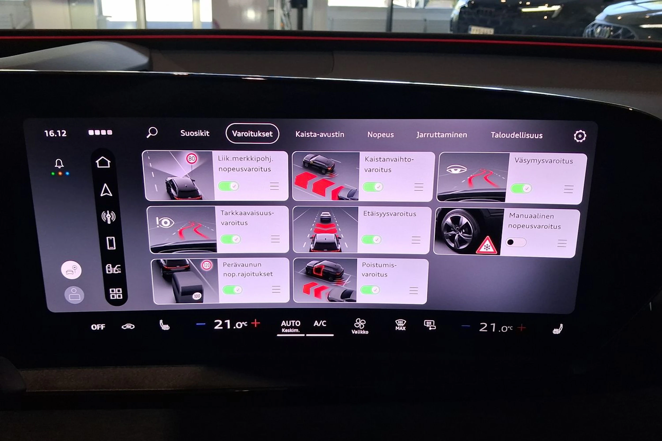 met. musta Audi SQ6 e-tron 2026 kuva 28.