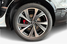 valkoinen Audi SQ6 e-tron 2026 kuva 9.