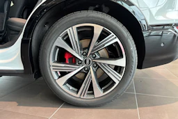 valkoinen Audi SQ6 e-tron 2026 kuva 10.