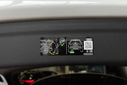 valkoinen Audi SQ6 e-tron 2026 kuva 12.