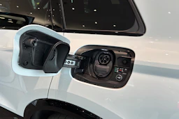 valkoinen Audi SQ6 e-tron 2026 kuva 15.