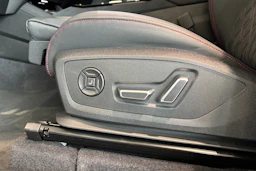 valkoinen Audi SQ6 e-tron 2026 kuva 19.