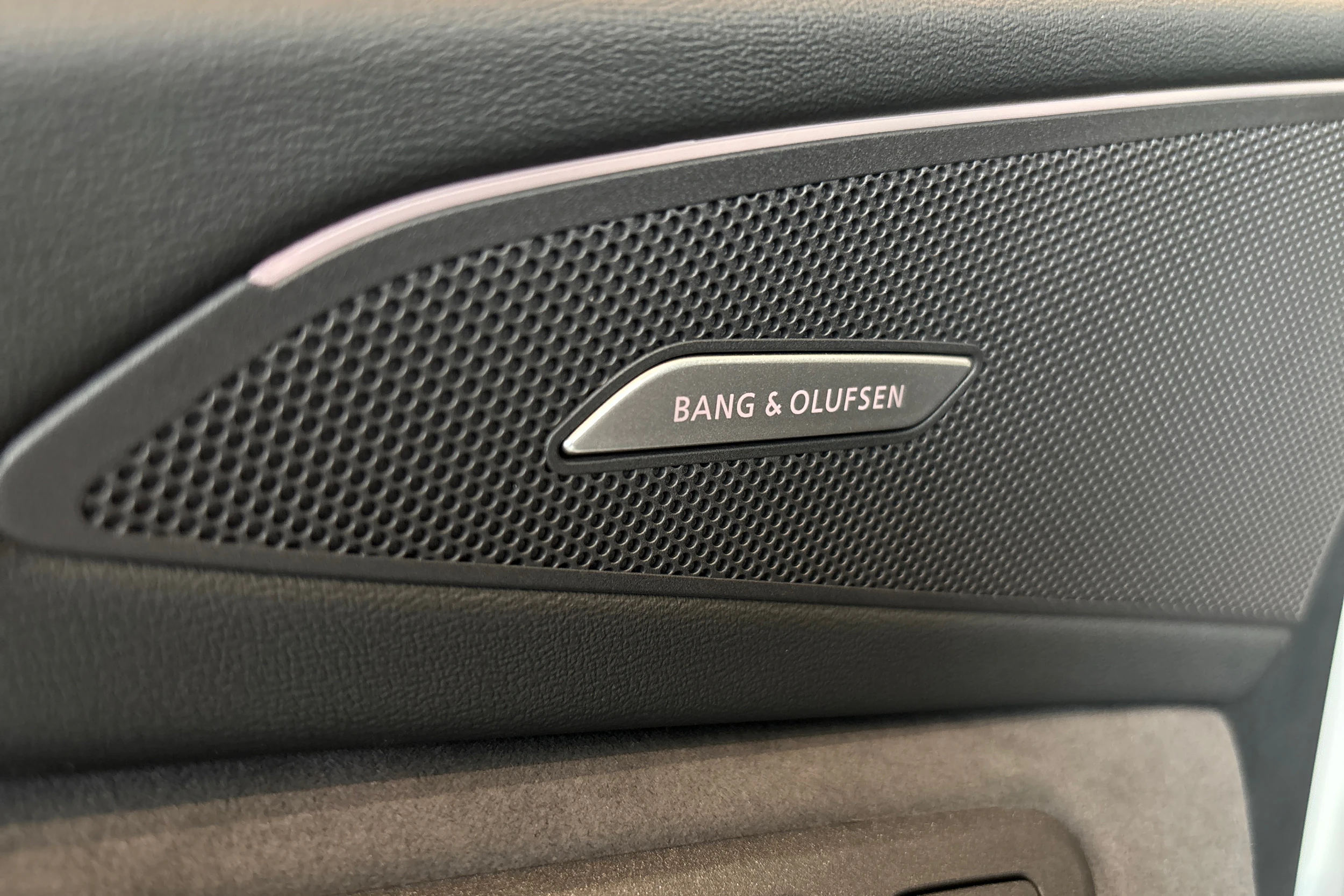 valkoinen Audi SQ6 e-tron 2026 kuva 20.