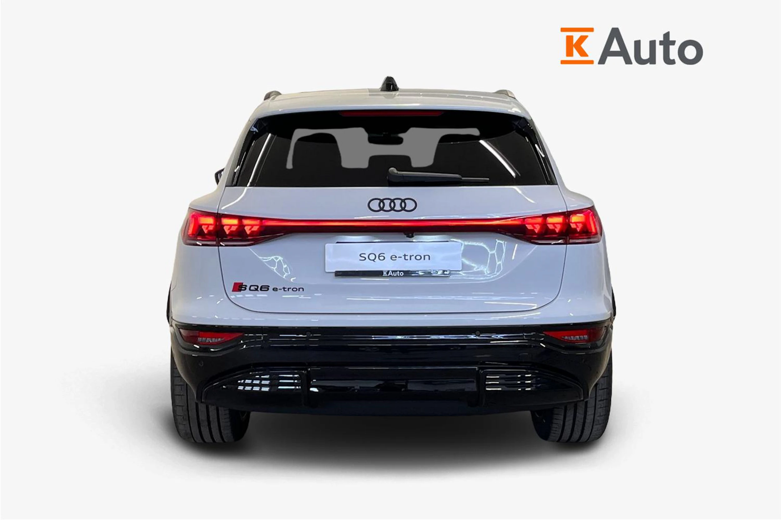 jäätikön valkoinen Audi SQ6 e-tron 2026 kuva 3.