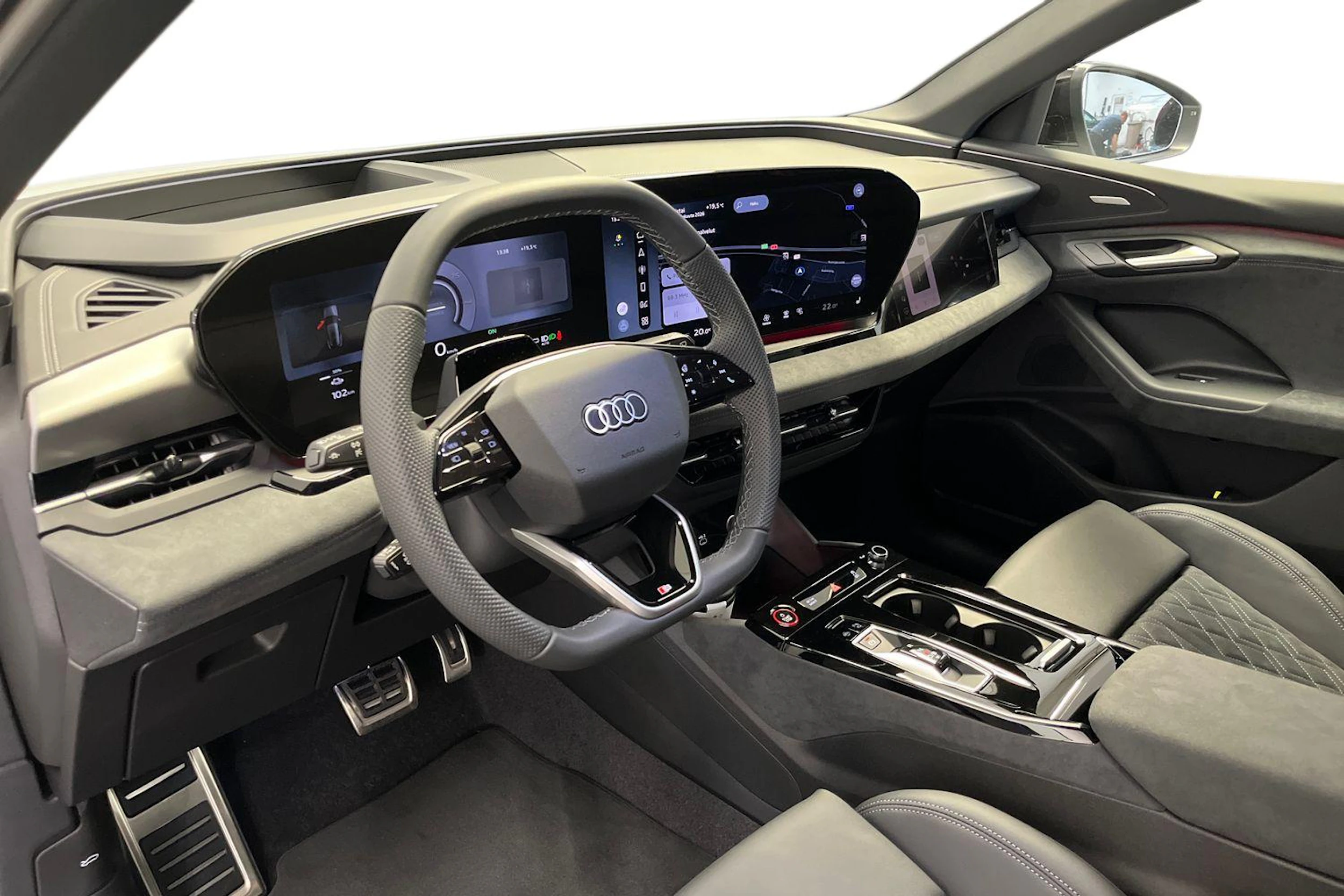 jäätikön valkoinen Audi SQ6 e-tron 2026 kuva 6.