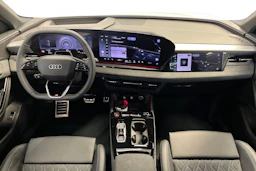 jäätikön valkoinen Audi SQ6 e-tron 2026 kuva 7.