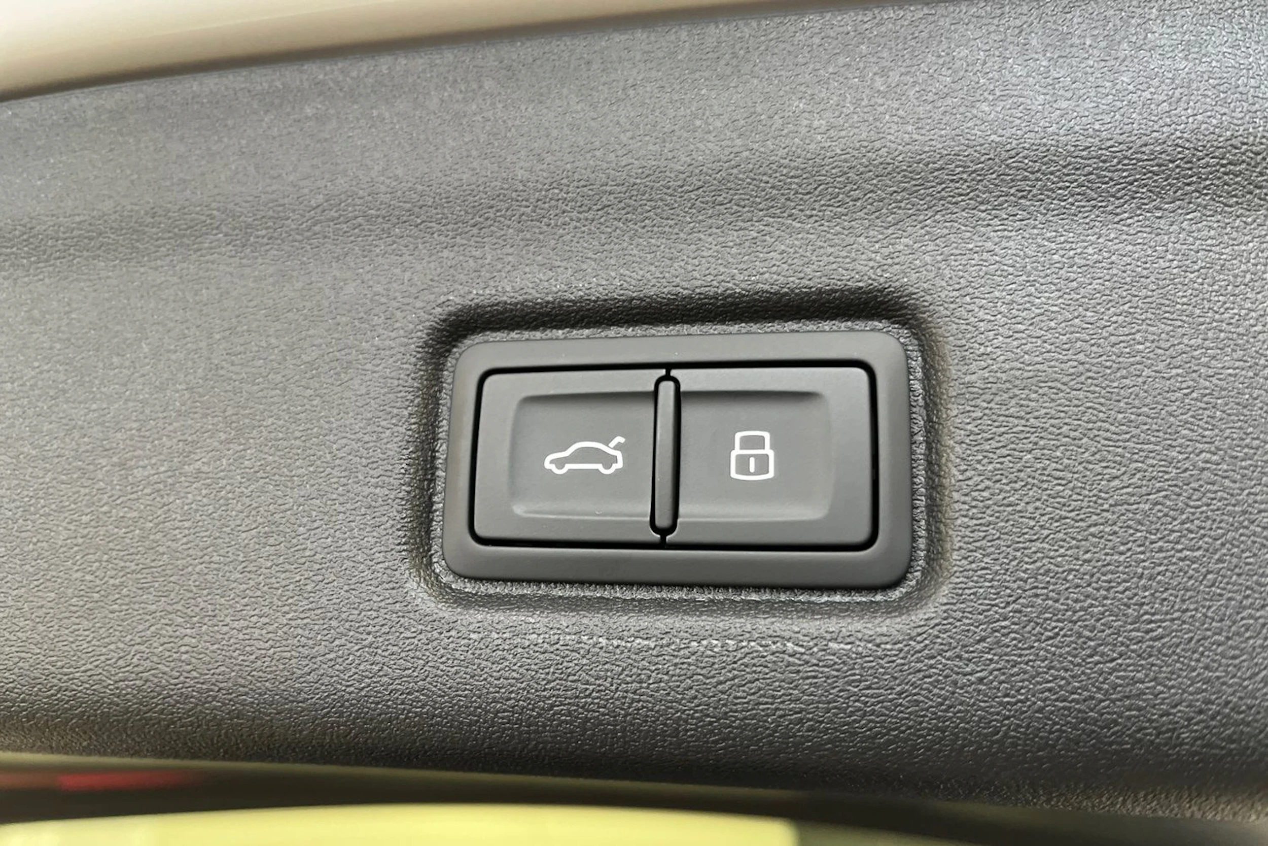 jäätikön valkoinen Audi SQ6 e-tron 2026 kuva 12.