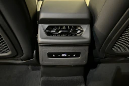 jäätikön valkoinen Audi SQ6 e-tron 2026 kuva 15.