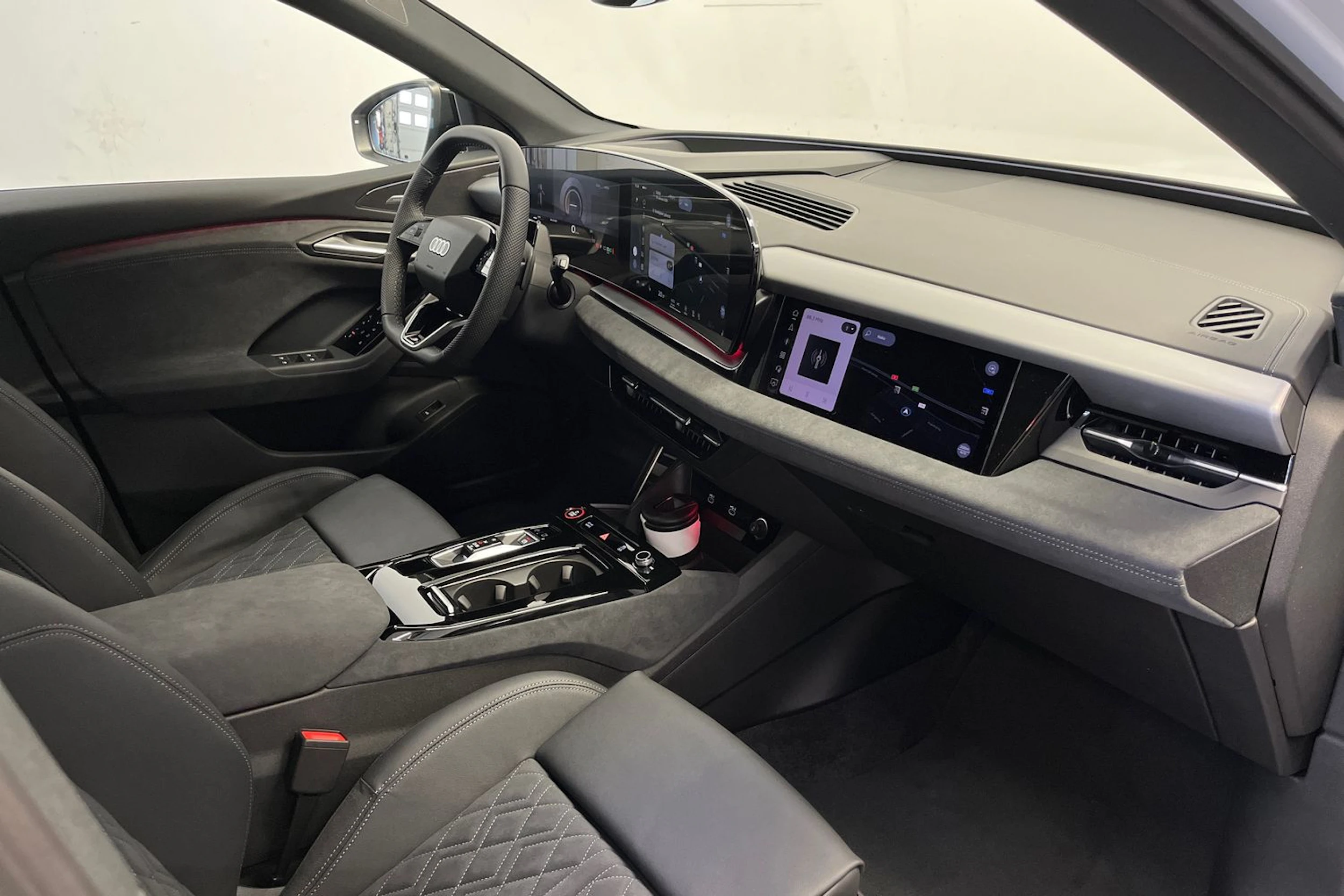 jäätikön valkoinen Audi SQ6 e-tron 2026 kuva 16.