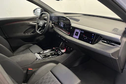jäätikön valkoinen Audi SQ6 e-tron 2026 kuva 16.