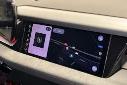jäätikön valkoinen Audi SQ6 e-tron 2026 kuva 17.