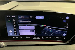 jäätikön valkoinen Audi SQ6 e-tron 2026 kuva 21.