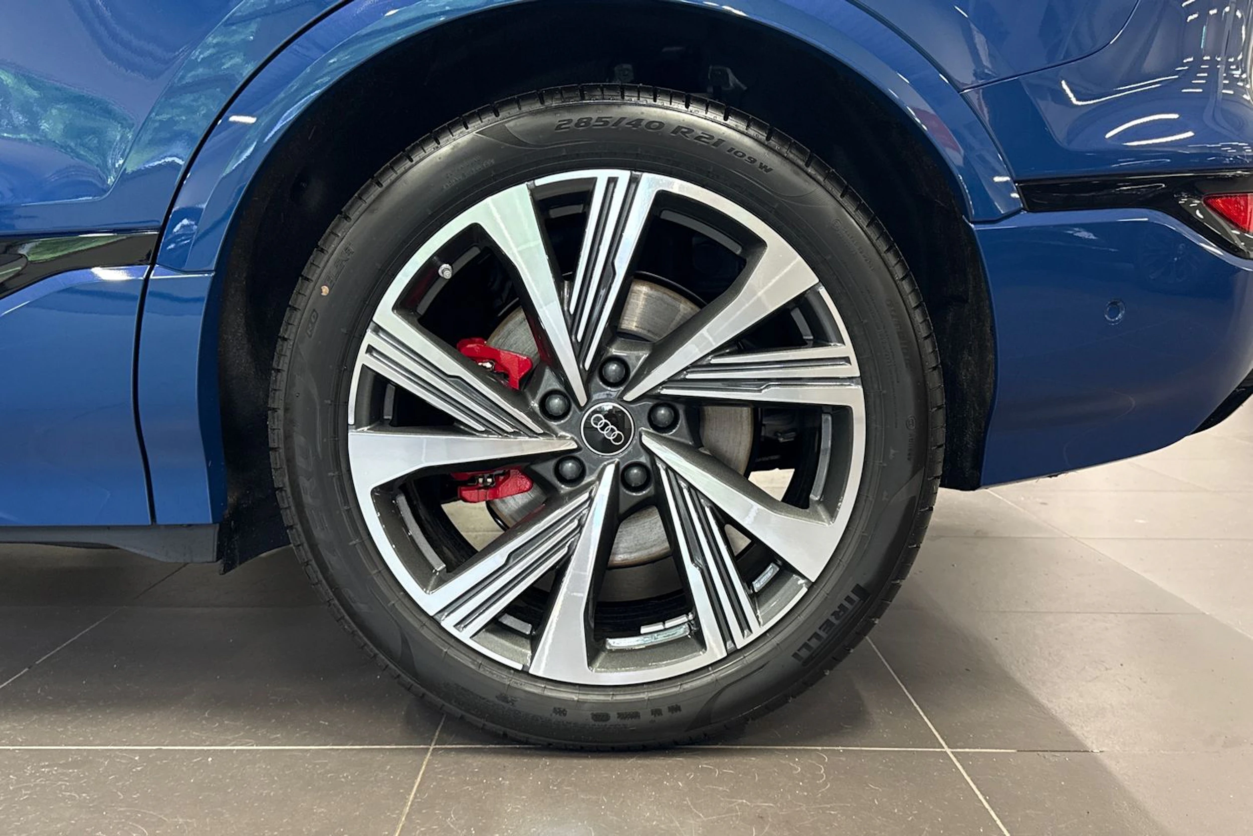 met. sininen Audi SQ6 e-tron 2026 kuva 10.
