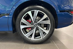 met. sininen Audi SQ6 e-tron 2026 kuva 10.