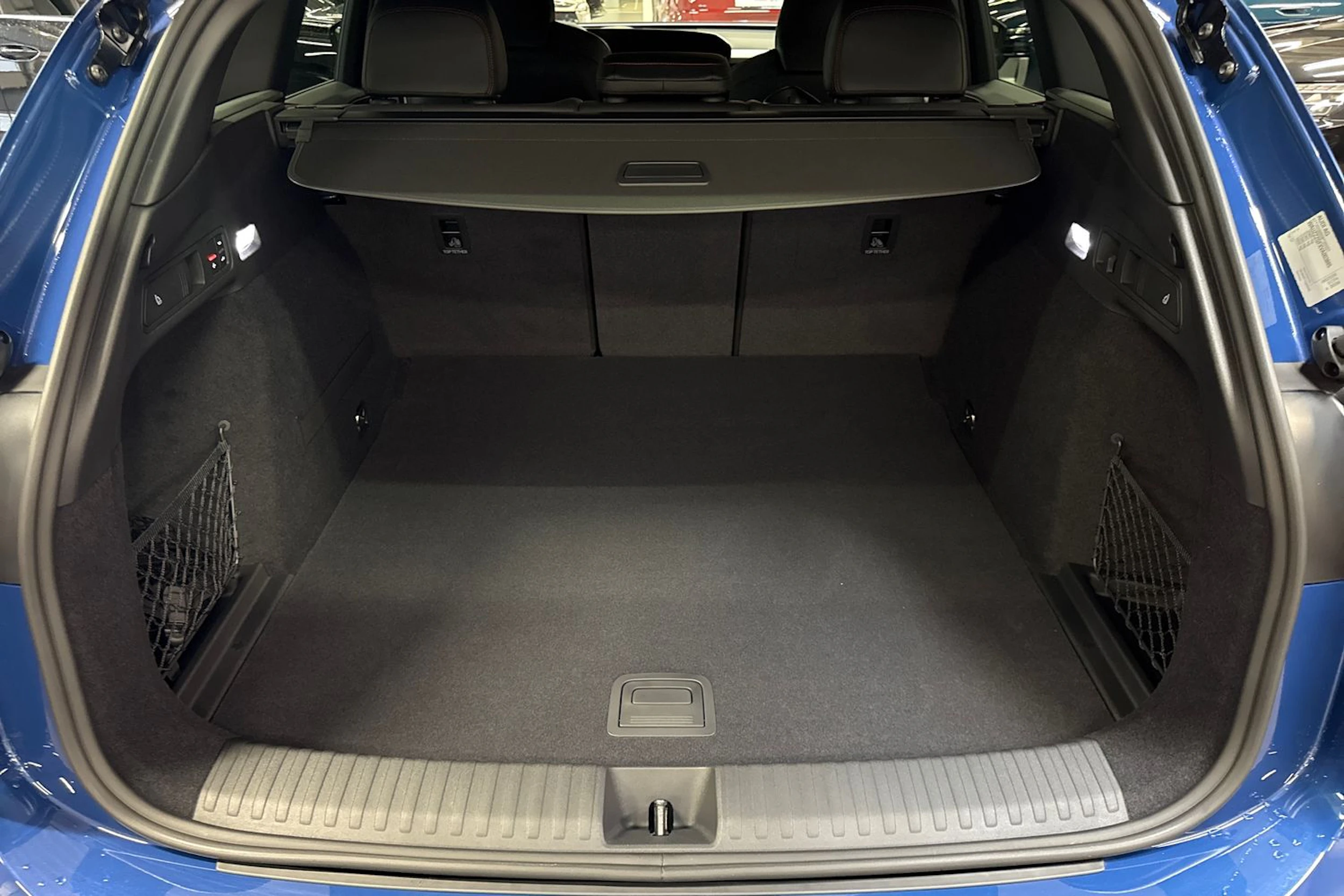 met. sininen Audi SQ6 e-tron 2026 kuva 11.