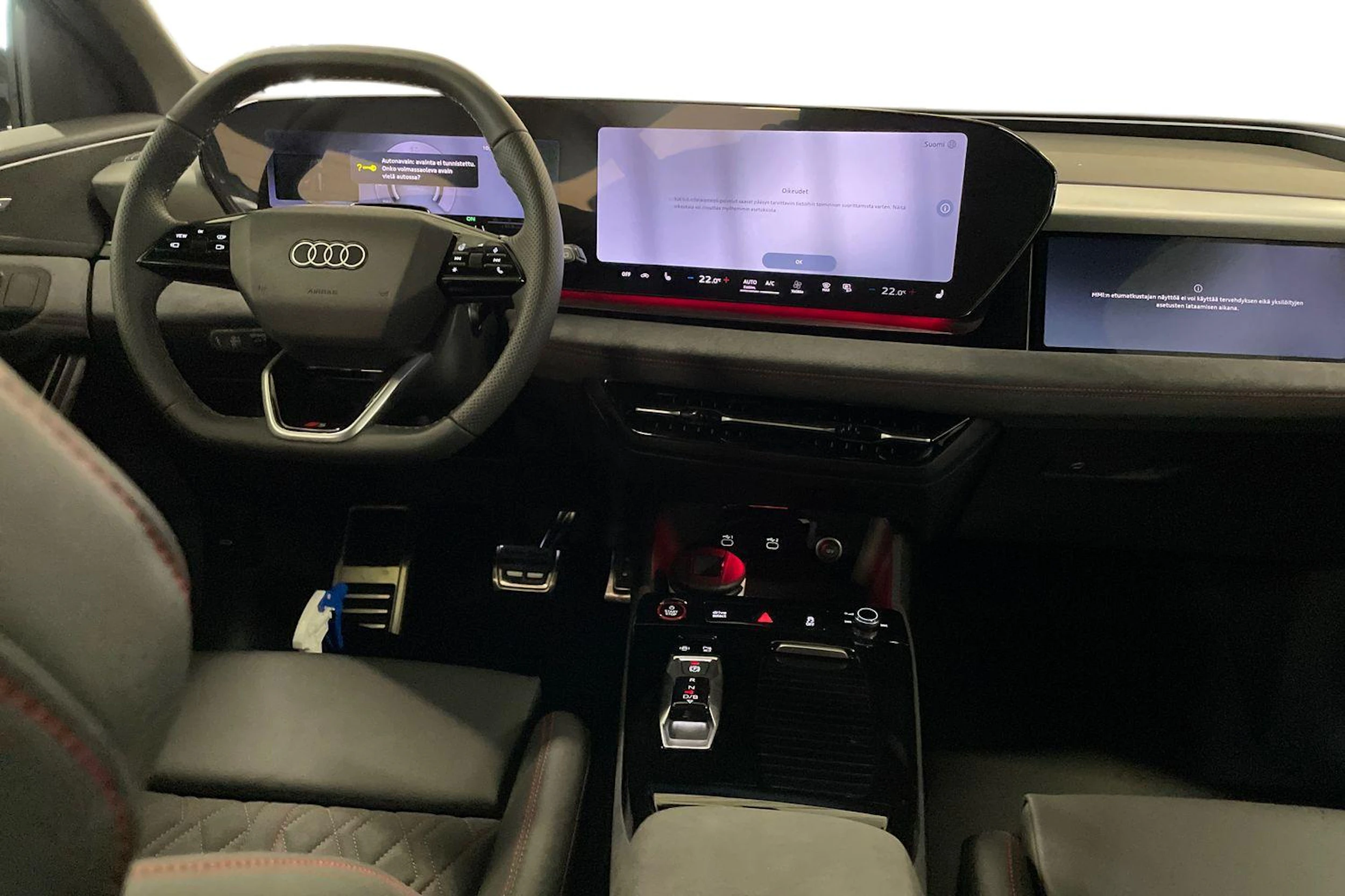 harmaa Audi SQ6 e-tron 2026 kuva 7.