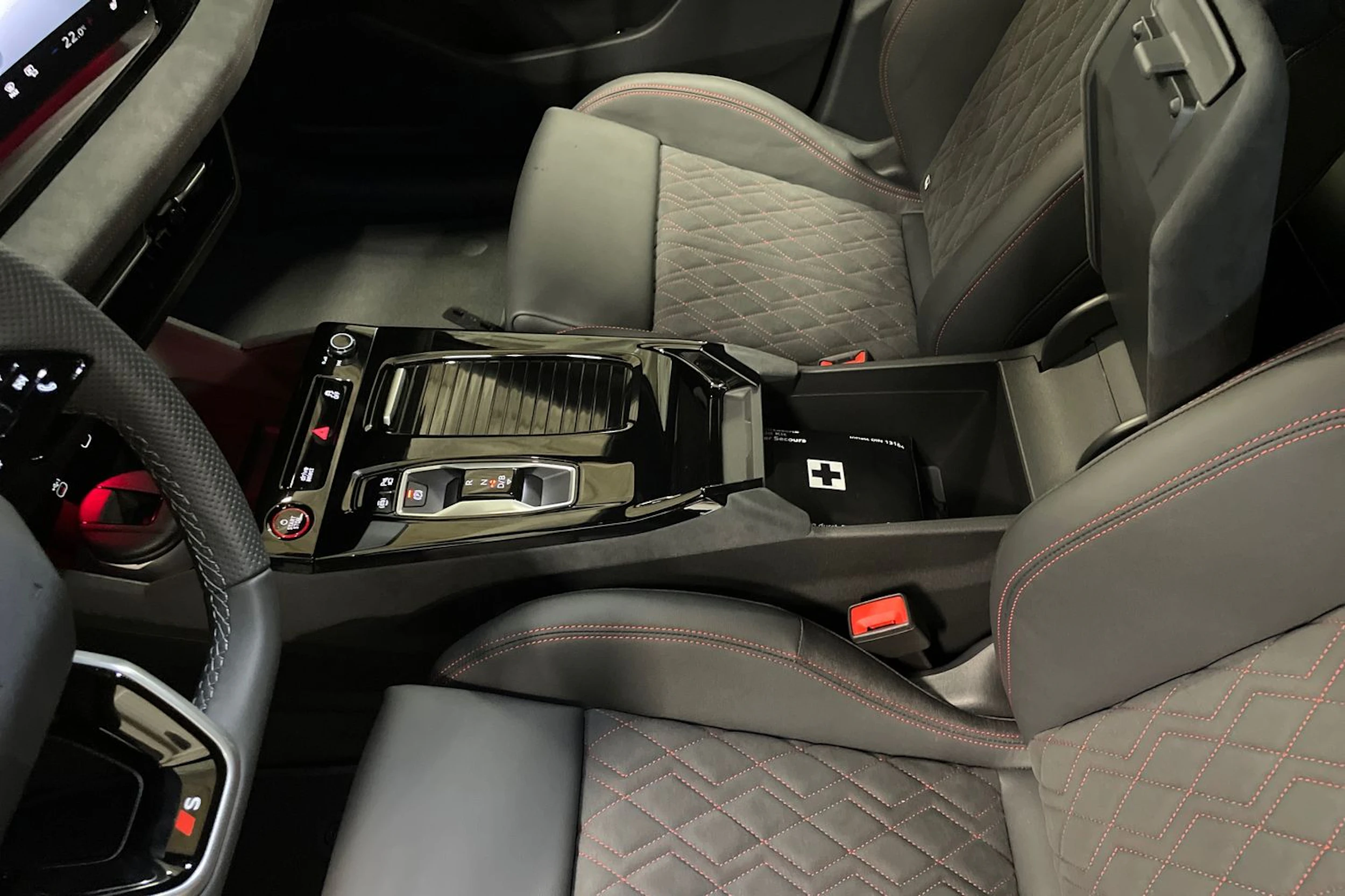 harmaa Audi SQ6 e-tron 2026 kuva 13.