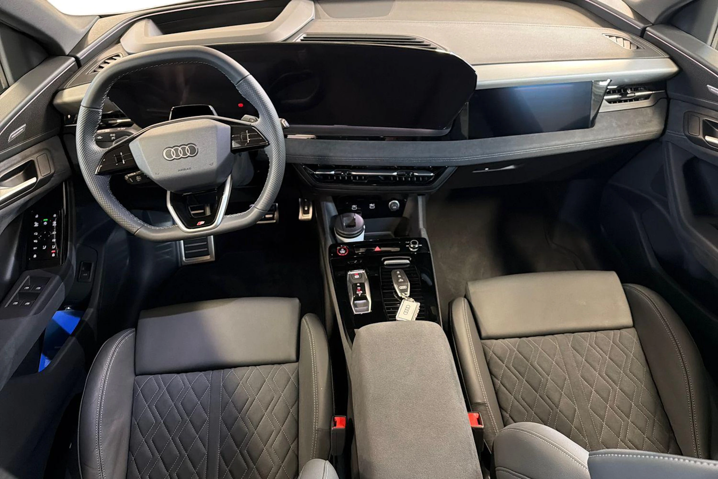 harmaa Audi SQ6 e-tron 2026 kuva 7.